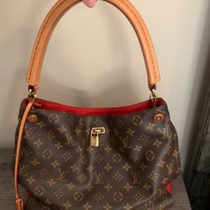 GAIA LOUIS VUITTON PURSE-LIGHTLY USED.